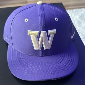 Nike Purple fitted hat size 7 Washington huskies